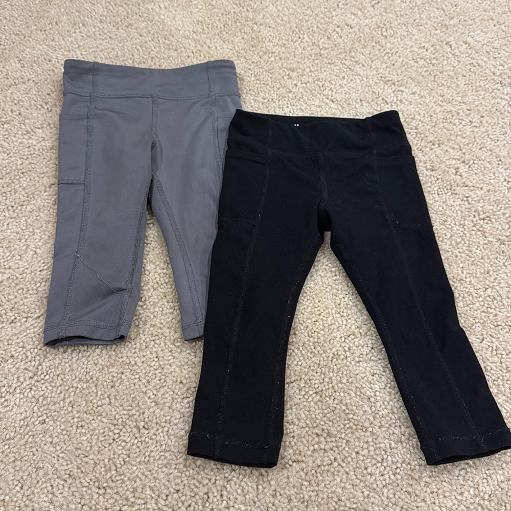 Two active pants with side pockets